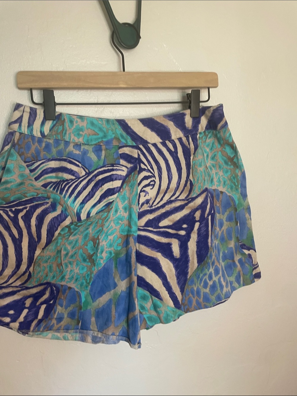 Louis Feraud Blue & Teal Abstract Print Women’s Shorts